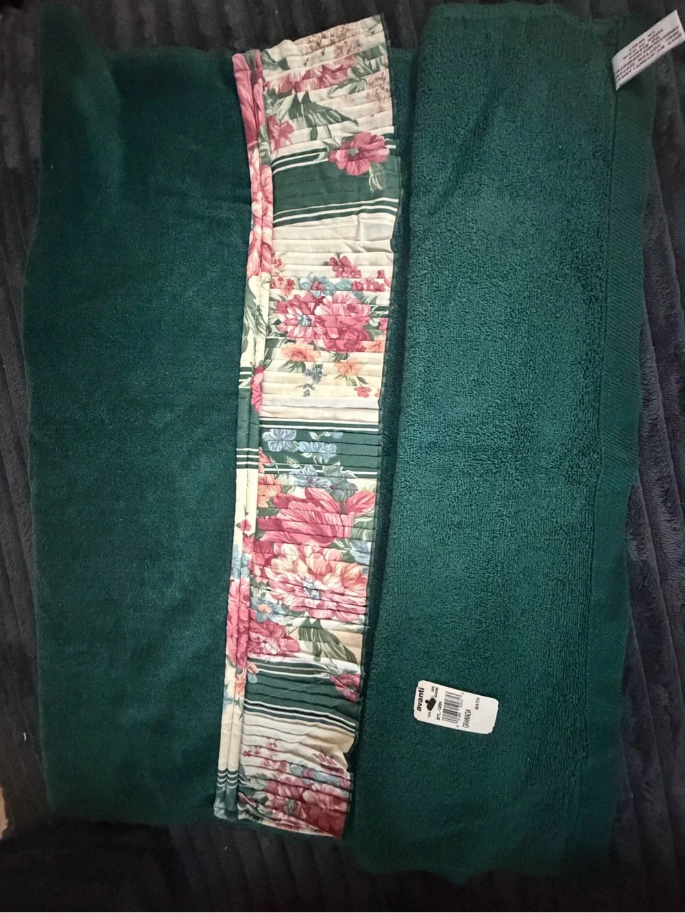 Avanti Green Bath Towel Set with Floral Pleated Trim